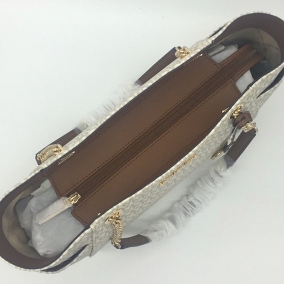 MICHAEL KORS LG CHAIN SHOULDER TOTE VANILLA - Picture 9 of 16